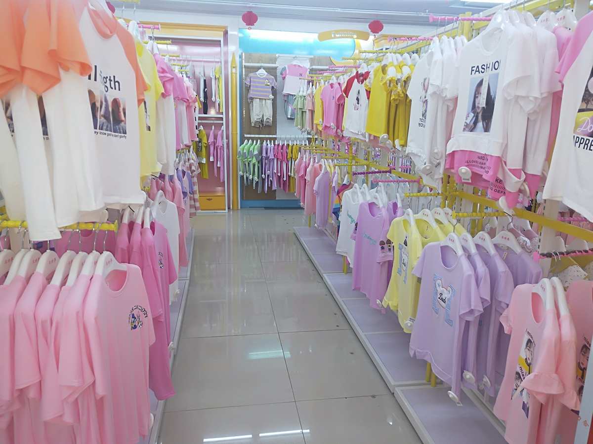 衛輝萬客來服裝超市 貨品海量，品質不瓤